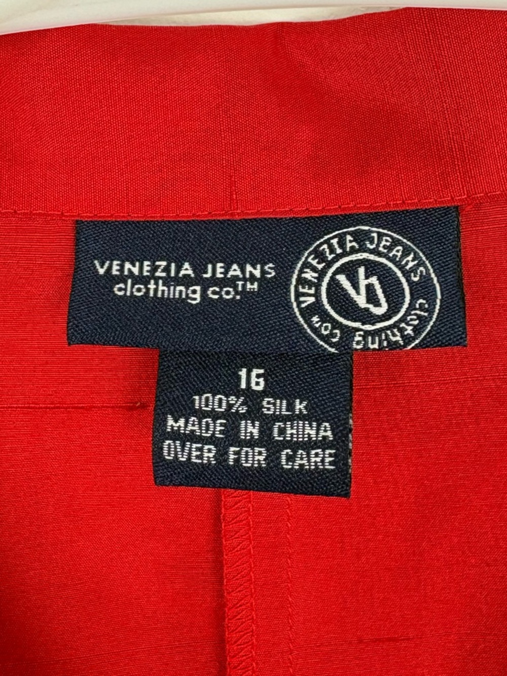 Vintage Venezia Bright Red Button-Front Blouse 100% Silk size 16 in EUC Y2K - Picture 2 of 6